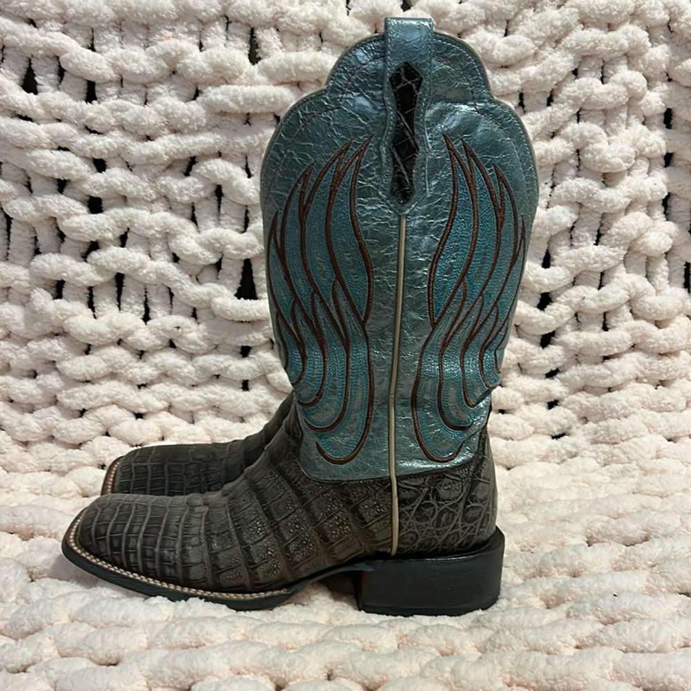 Women’s Ariat Caiman boots
